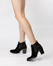 Load image into Gallery viewer, Brandy Snake Booties - Black